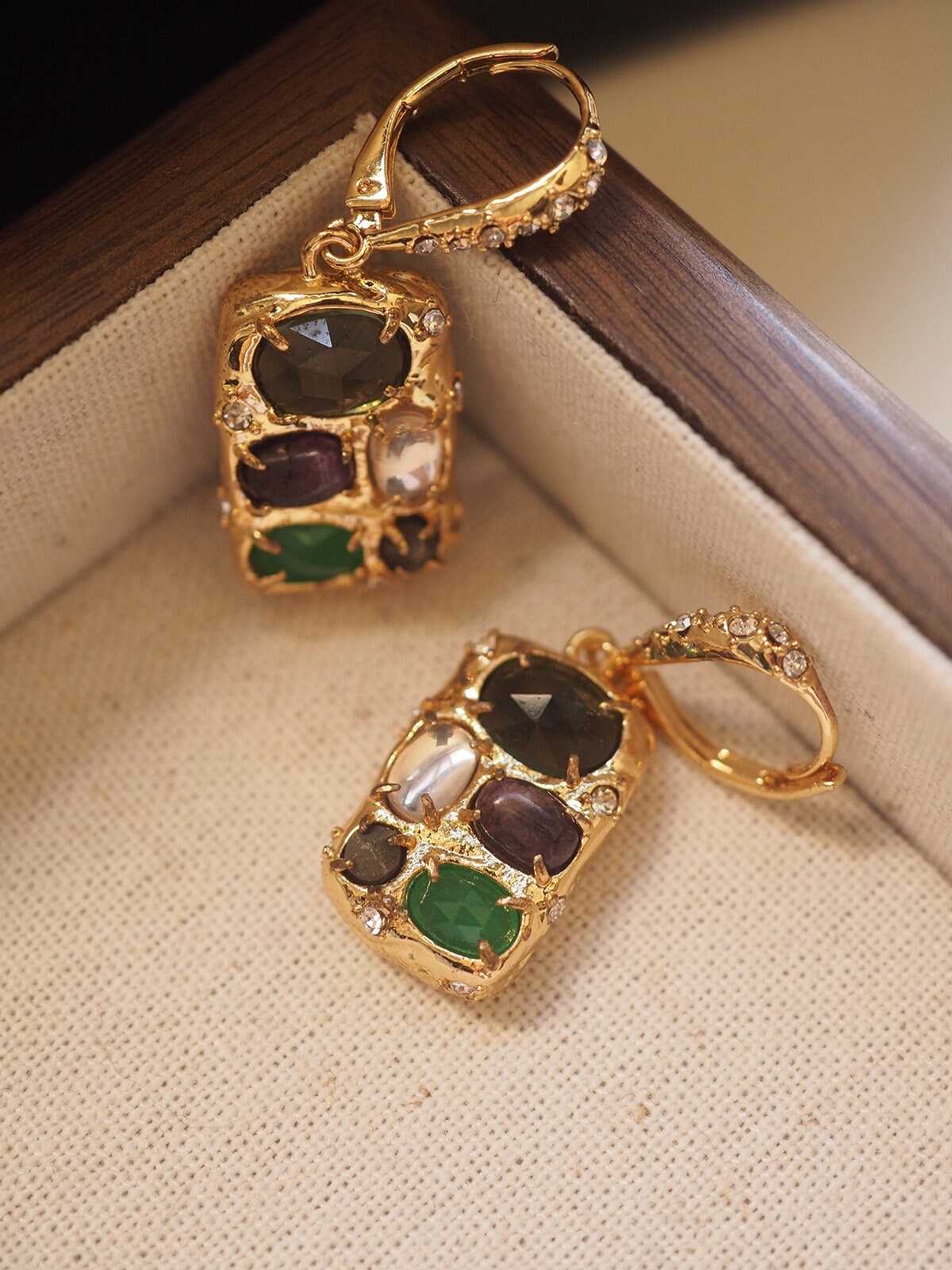 ALEXIS BITTAR VINTAGE 100% Authentic Genuine, Rectangle-shape Multi Natural Stones Clip On Earrings in Gold, 1990's