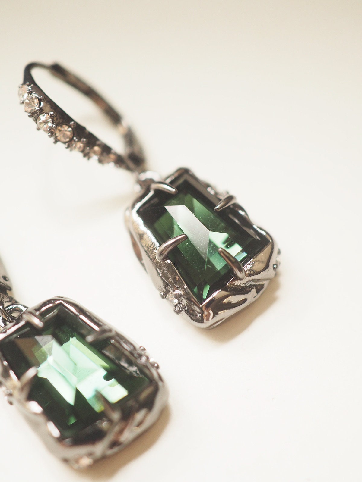 ALEXIS BITTAR VINTAGE 100% Authentic Genuine, Geometric Natural Stones Earrings in Green with Dark Metal Colour, 1990's
