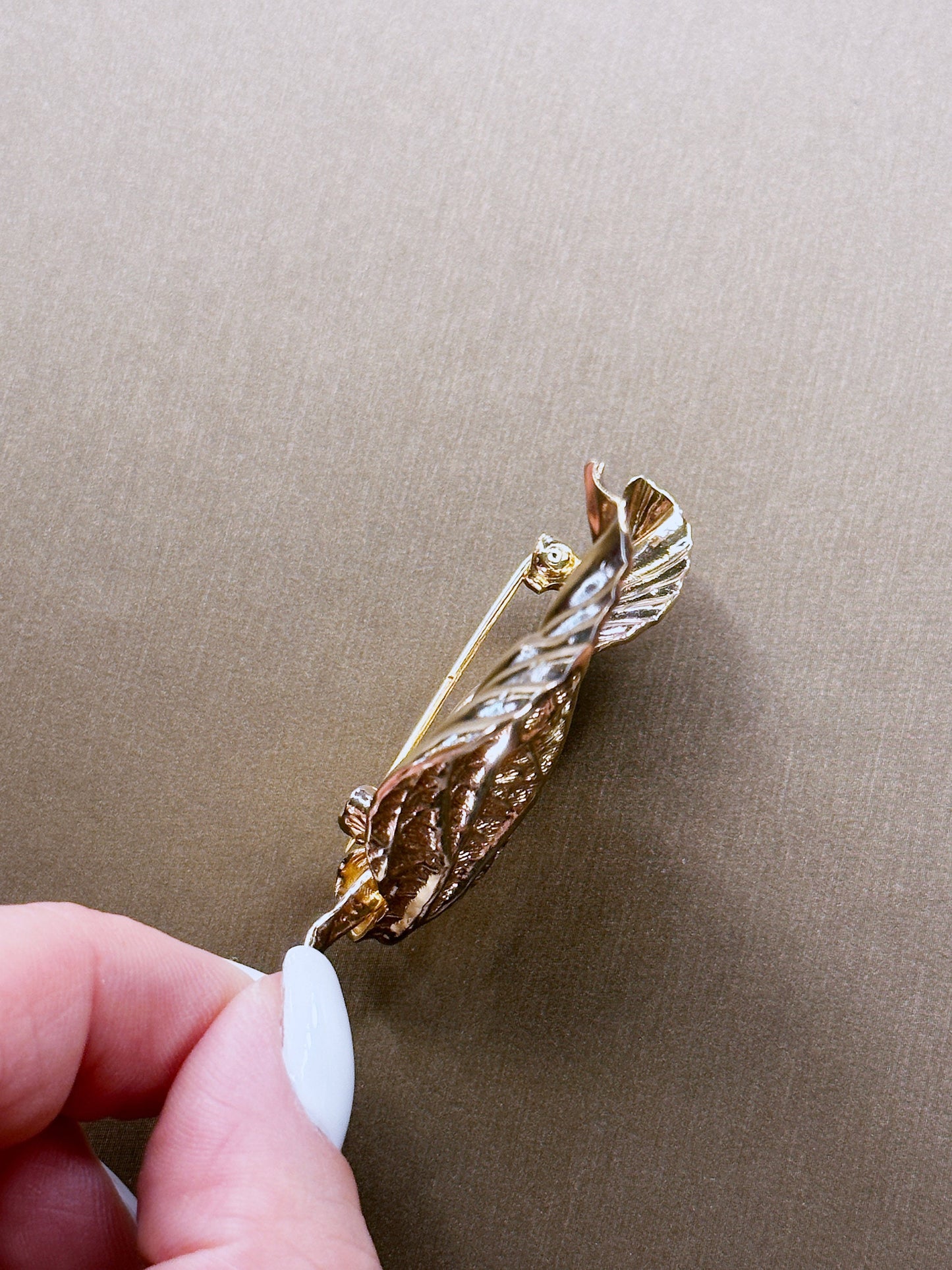 CHRISTIAN DIOR VINTAGE 100% Authentic Genuine Hammered Leaf Shape Design Brooch in Gold, 1990's, Great Condition, Made in Germany