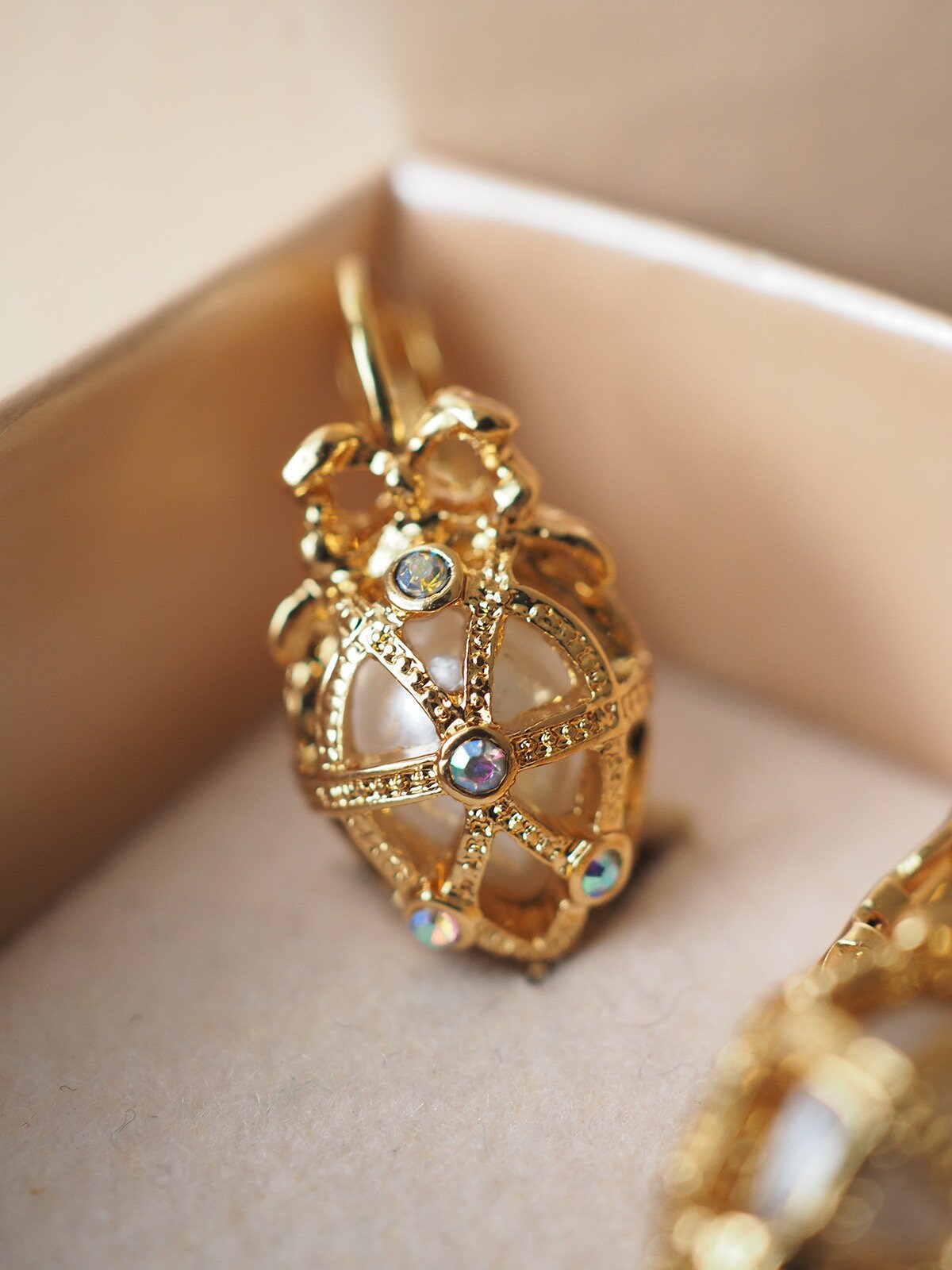 JOAN RIVERS VINTAGE 100% Authentic Genuine, Clip On Earrings in Gold, Faux Pearl, Heart Shape