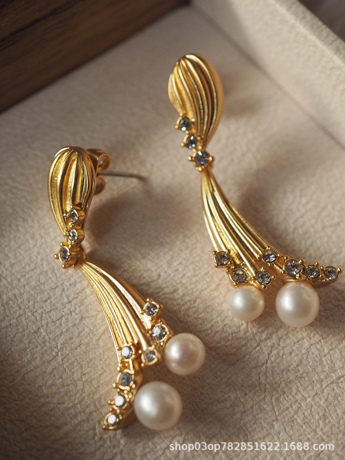 EUROPEAN VINTAGE 100% Authentic Genuine, Clip On Earrings in Gold, Faux Pearl