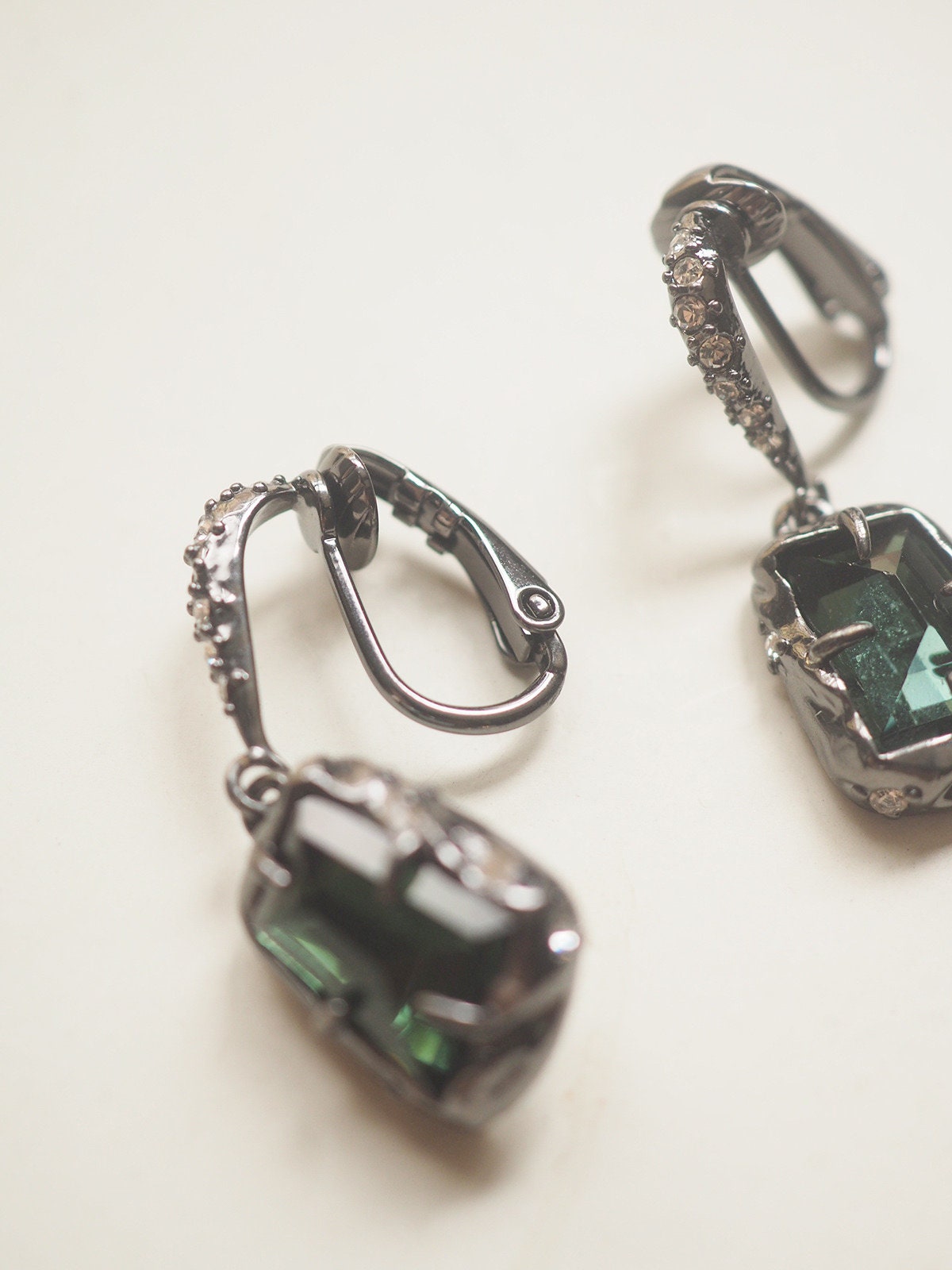 ALEXIS BITTAR VINTAGE 100% Authentic Genuine, Geometric Natural Stones Earrings in Green with Dark Metal Colour, 1990's