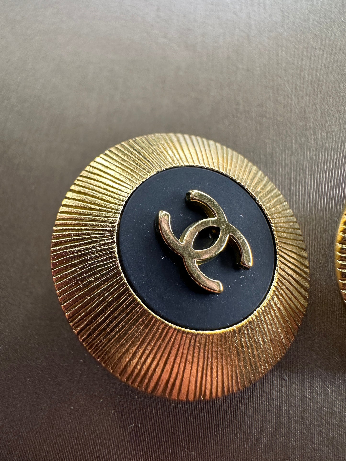 CHANEL VINTAGE 100% Authentic Genuine Clip On Logo Earrings in Gold and Black, with Box, 1995, Made in France