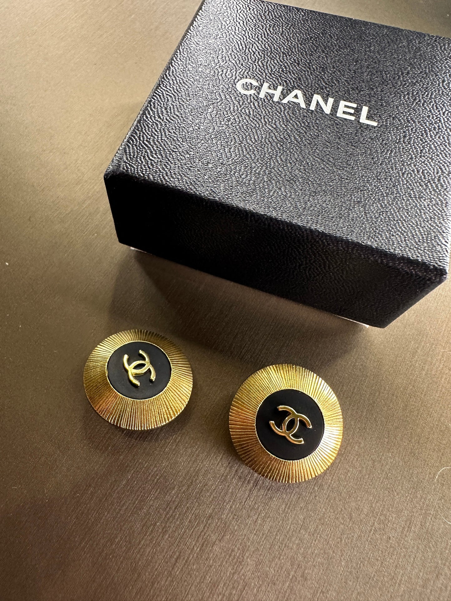 CHANEL VINTAGE 100% Authentic Genuine Clip On Logo Earrings in Gold and Black, with Box, 1995, Made in France