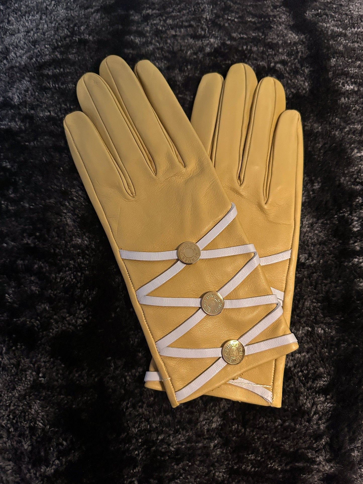 HERMES VINTAGE 100% Genuine Lamb Skin Gloves, Yellow, Great Condition, Grade AB
