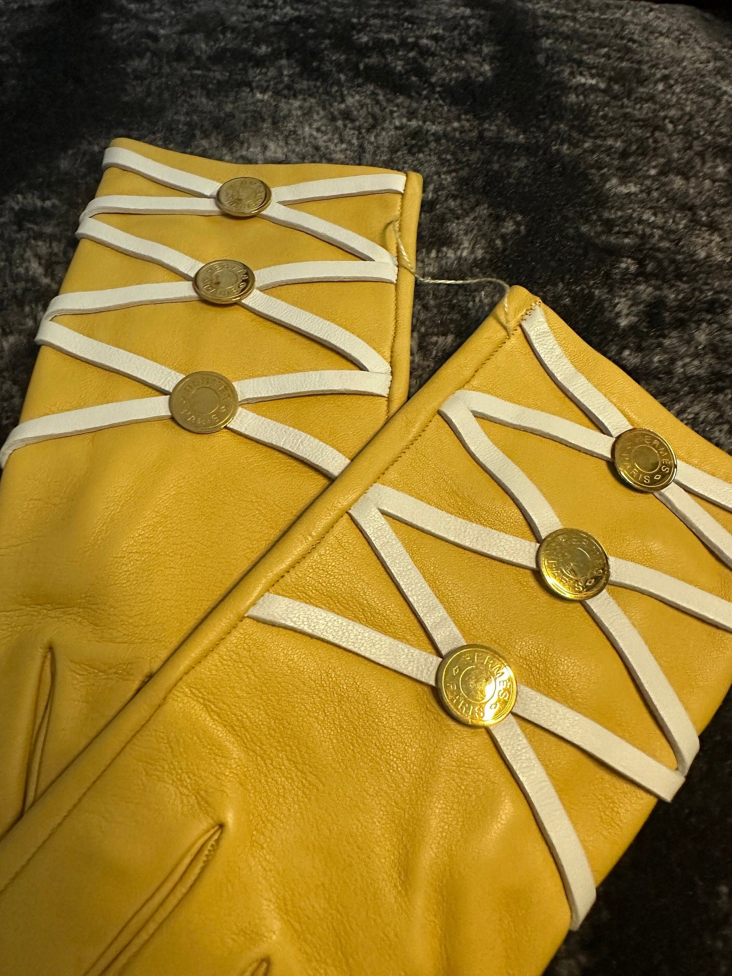 HERMES VINTAGE 100% Genuine Lamb Skin Gloves, Yellow, Great Condition, Grade AB