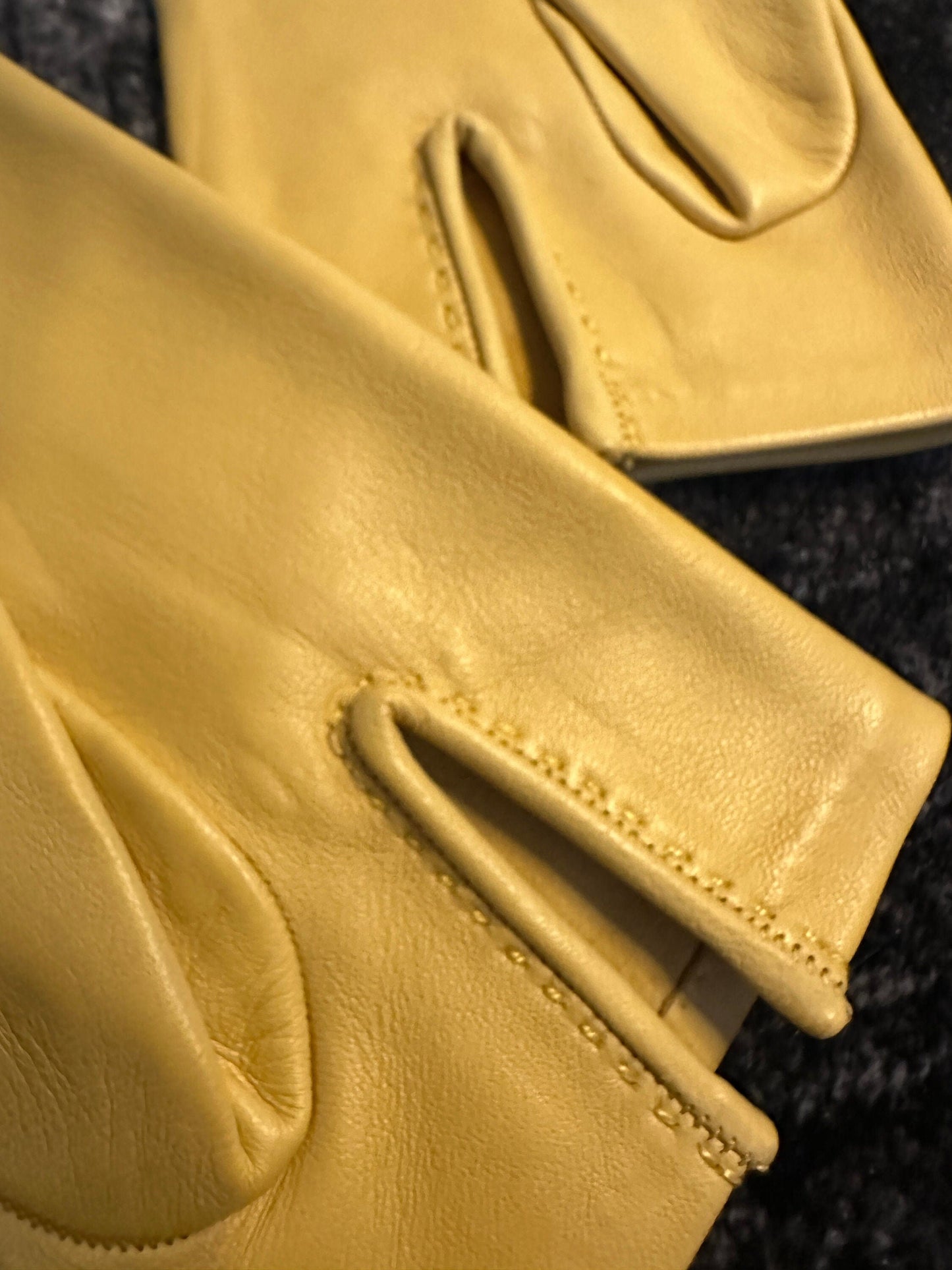HERMES VINTAGE 100% Genuine Lamb Skin Gloves, Yellow, Great Condition, Grade AB