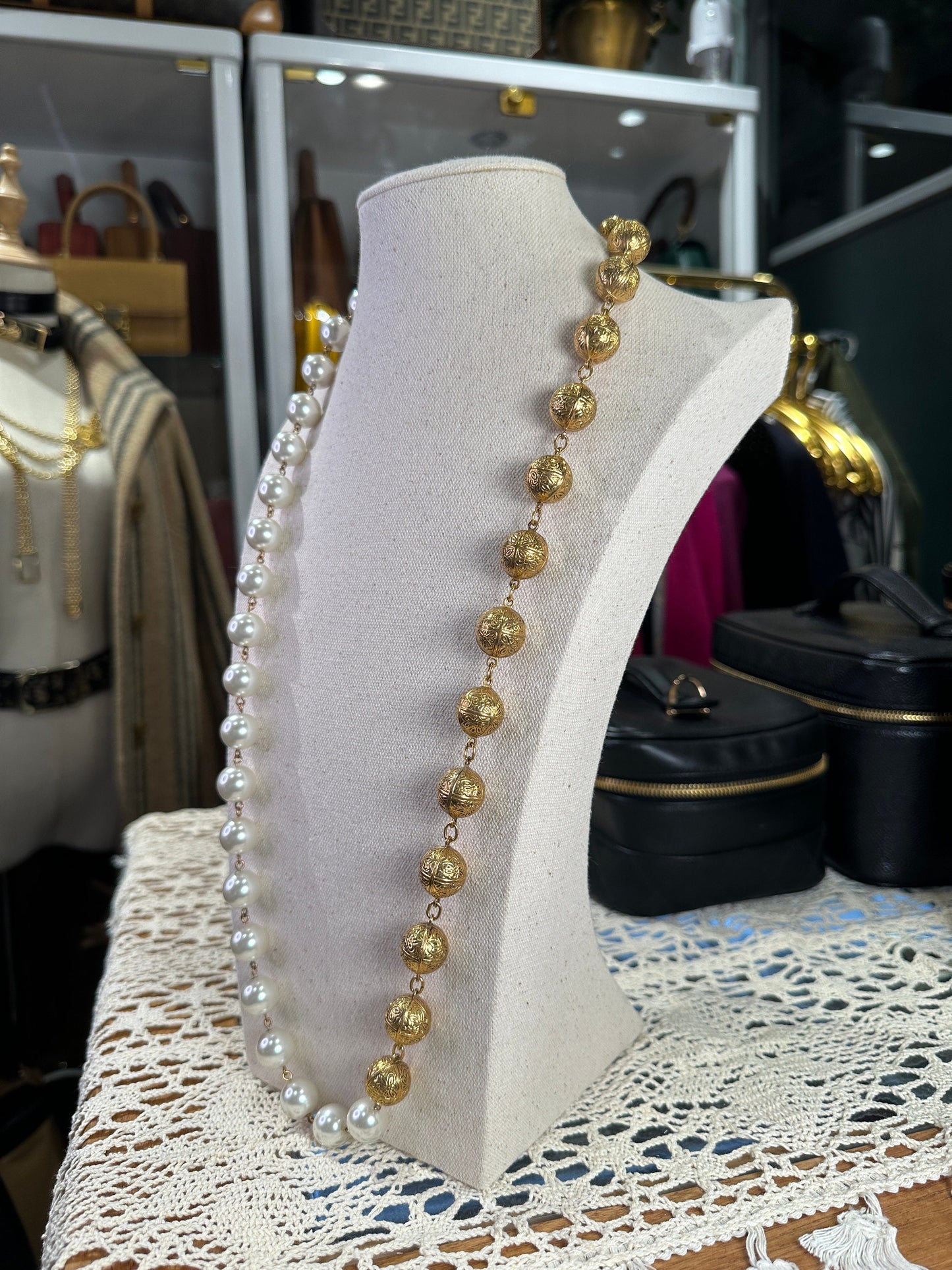 CHANEL VINTAGE 100% Authentic Genuine Faux Pearl Necklace, Gold Plated Metal, 1990's, Great Condition
