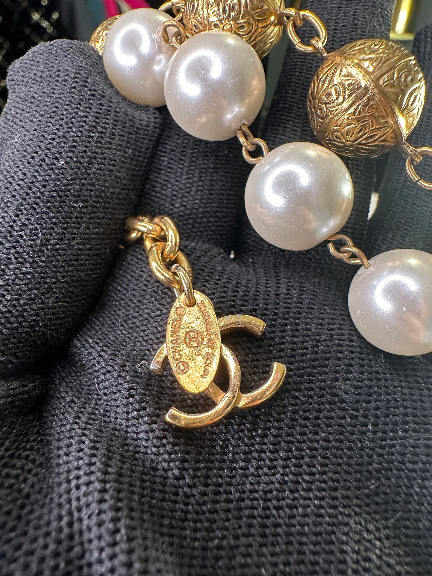 CHANEL VINTAGE 100% Authentic Genuine Faux Pearl Necklace, Gold Plated Metal, 1990's, Great Condition