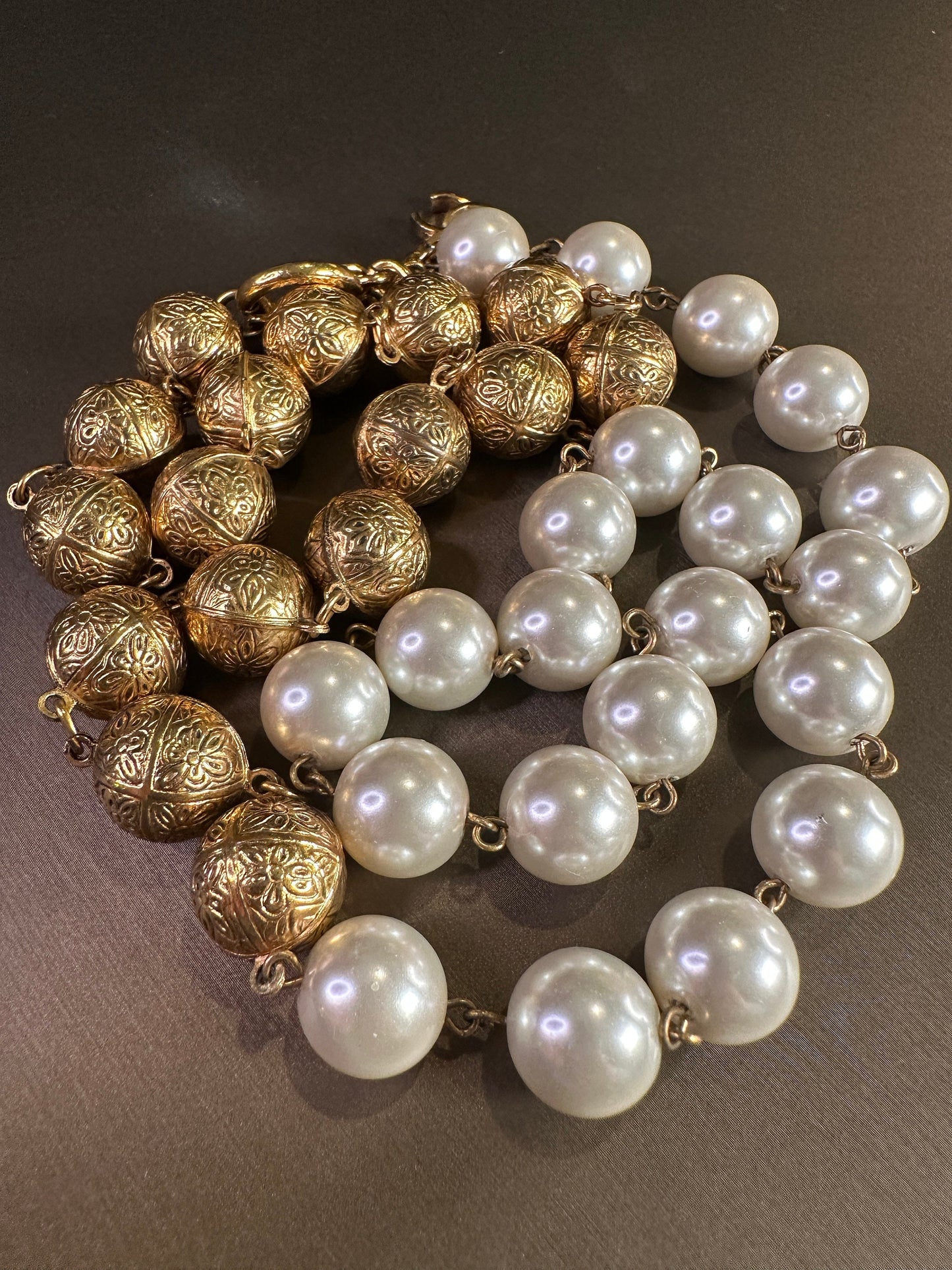 CHANEL VINTAGE 100% Authentic Genuine Faux Pearl Necklace, Gold Plated Metal, 1990's, Great Condition