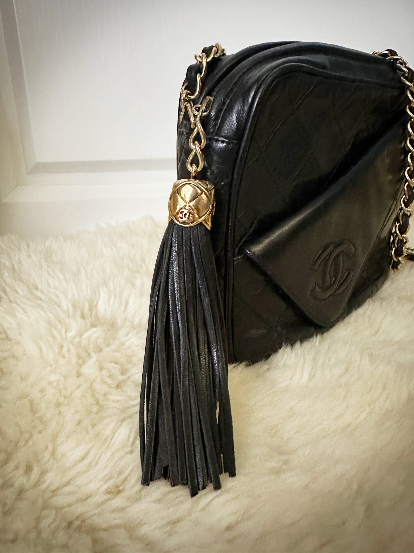 Rare CHANEL VINTAGE 100% Authentic Genuine, Lamb Leather Leather Weaved Golden Chain Handbag, Black, Series 1, 1989-1991