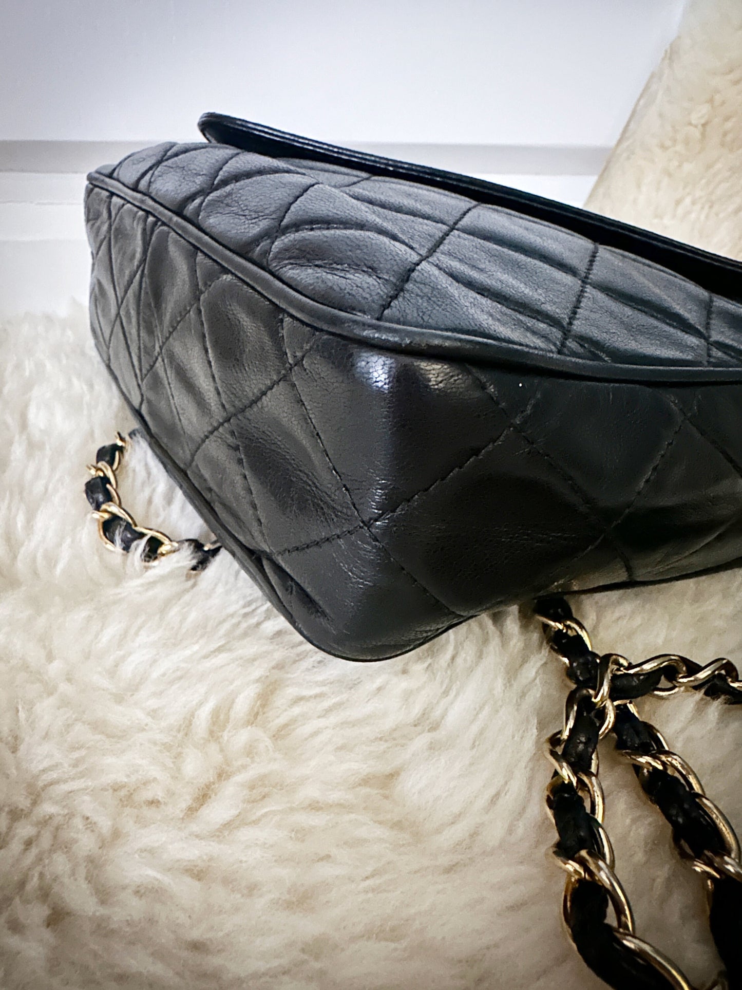 Rare CHANEL VINTAGE 100% Authentic Genuine, Lamb Leather Leather Weaved Golden Chain Handbag, Black, Series 1, 1989-1991