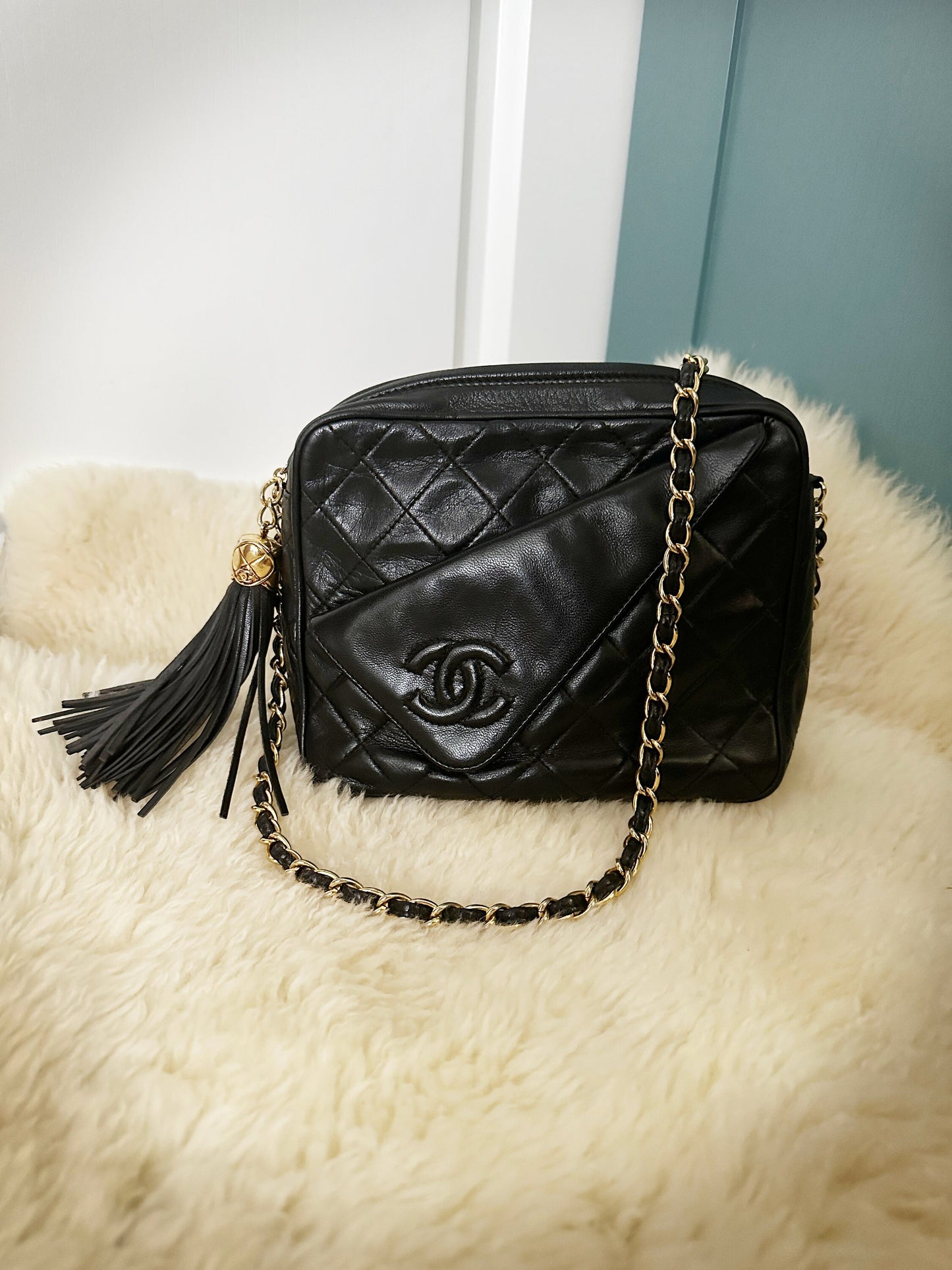 Rare CHANEL VINTAGE 100% Authentic Genuine, Lamb Leather Leather Weaved Golden Chain Handbag, Black, Series 1, 1989-1991