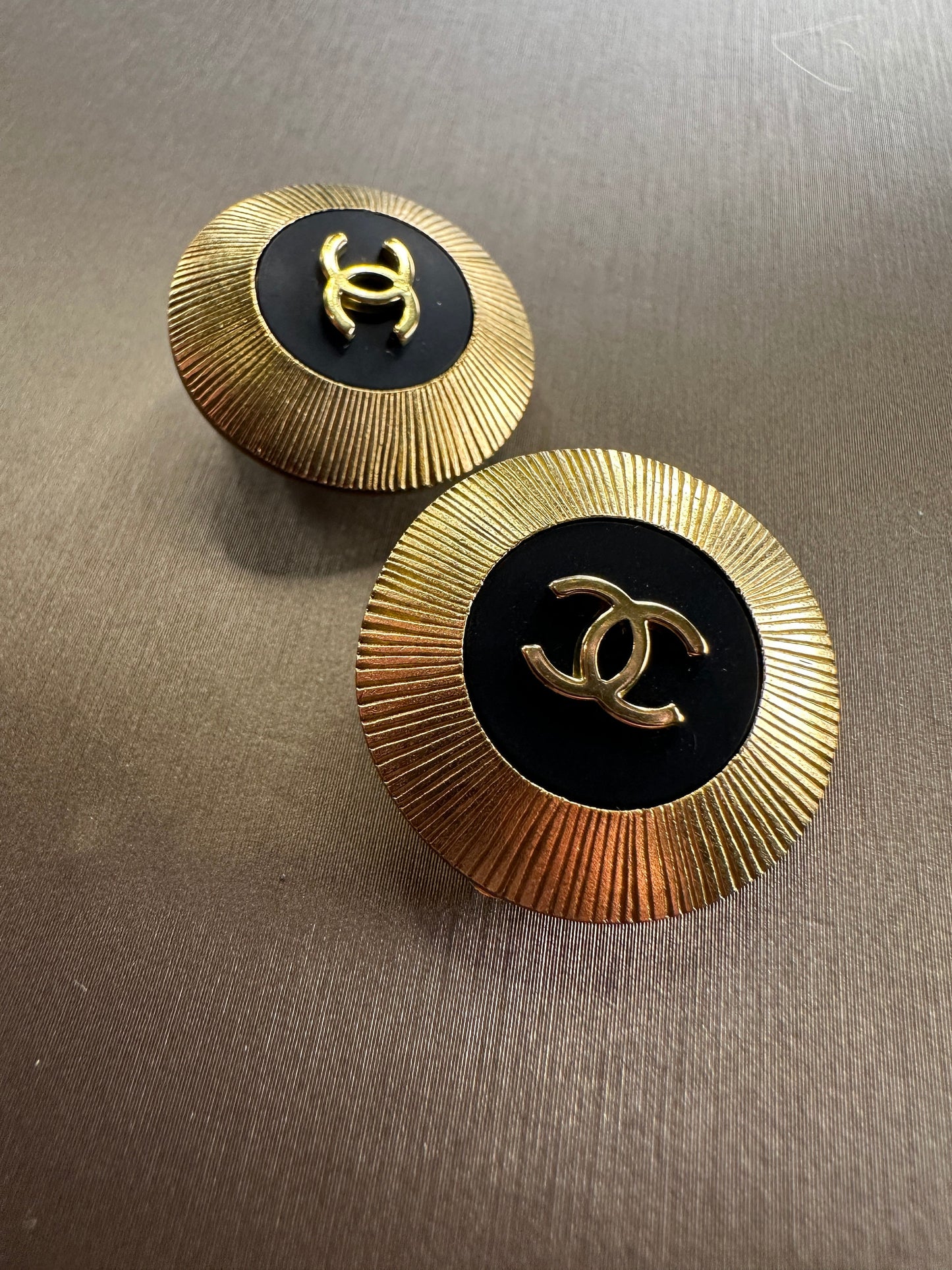 CHANEL VINTAGE 100% Authentic Genuine Clip On Logo Earrings in Gold and Black, with Box, 1995, Made in France