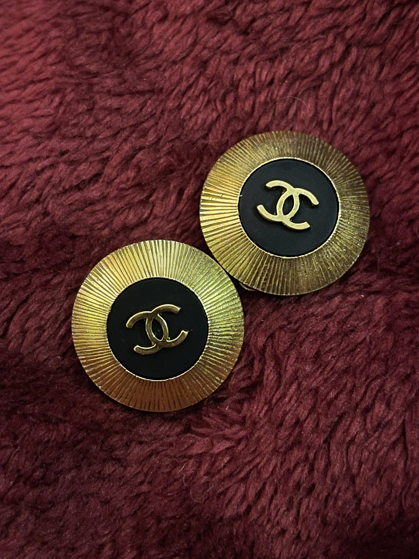 CHANEL VINTAGE 100% Authentic Genuine Clip On Logo Earrings in Gold and Black, with Box, 1995, Made in France