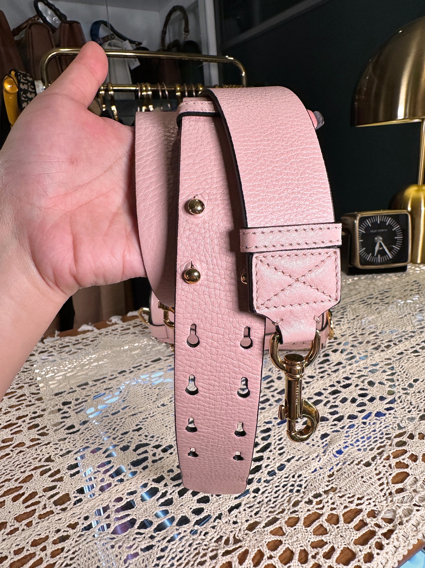 BURBERRY 100% Authentic Genuine BURBERRY Calfskin The Barrel Bag in Dusty Rose, Great Condition