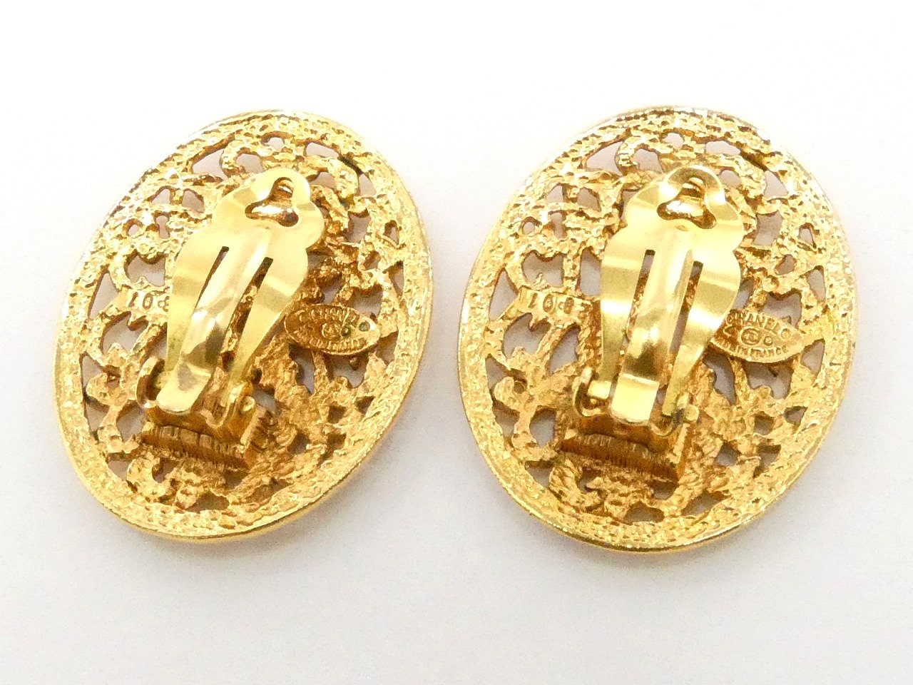 CHANEL VINTAGE, 100% Authentic Genuine, Hammered Perforated Clip On Earrings, Oval, Collection No. 26, Gold Plated, 1984-92 , Good Condition
