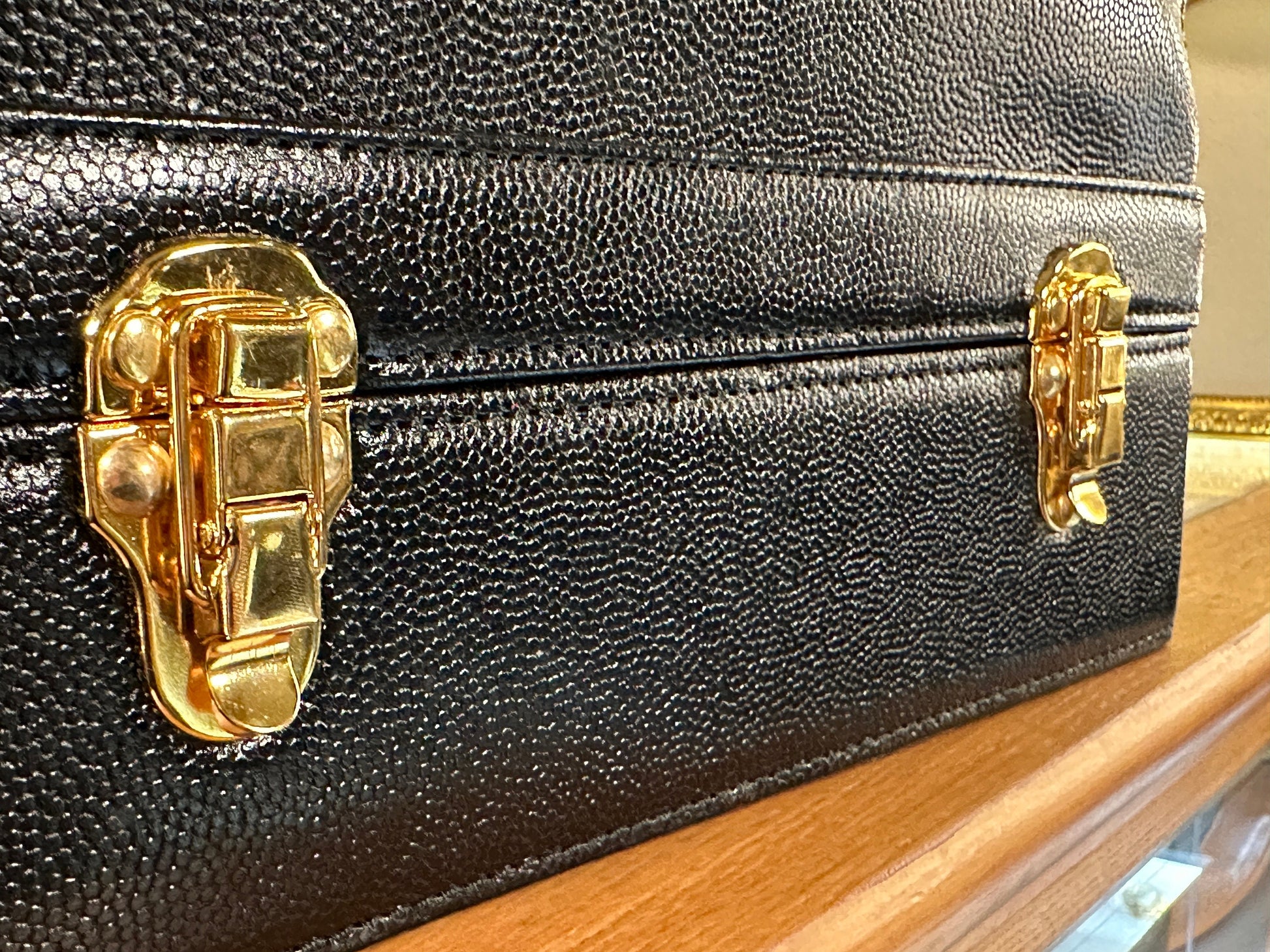 GIANNI VERSACE VINTAGE 100% Authentic Genuine Leather Two Tier Vanity Case Doctor Bag, Black, 1990's, Good Condition, Dust Bag Included