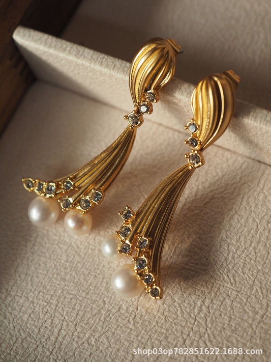 EUROPEAN VINTAGE 100% Authentic Genuine, Clip On Earrings in Gold, Faux Pearl