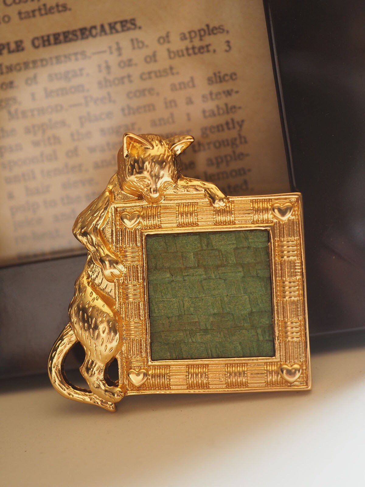 JJ VINTAGE 100% Authentic Genuine Cat with Frame Brooch in Gold and Green, 1990's