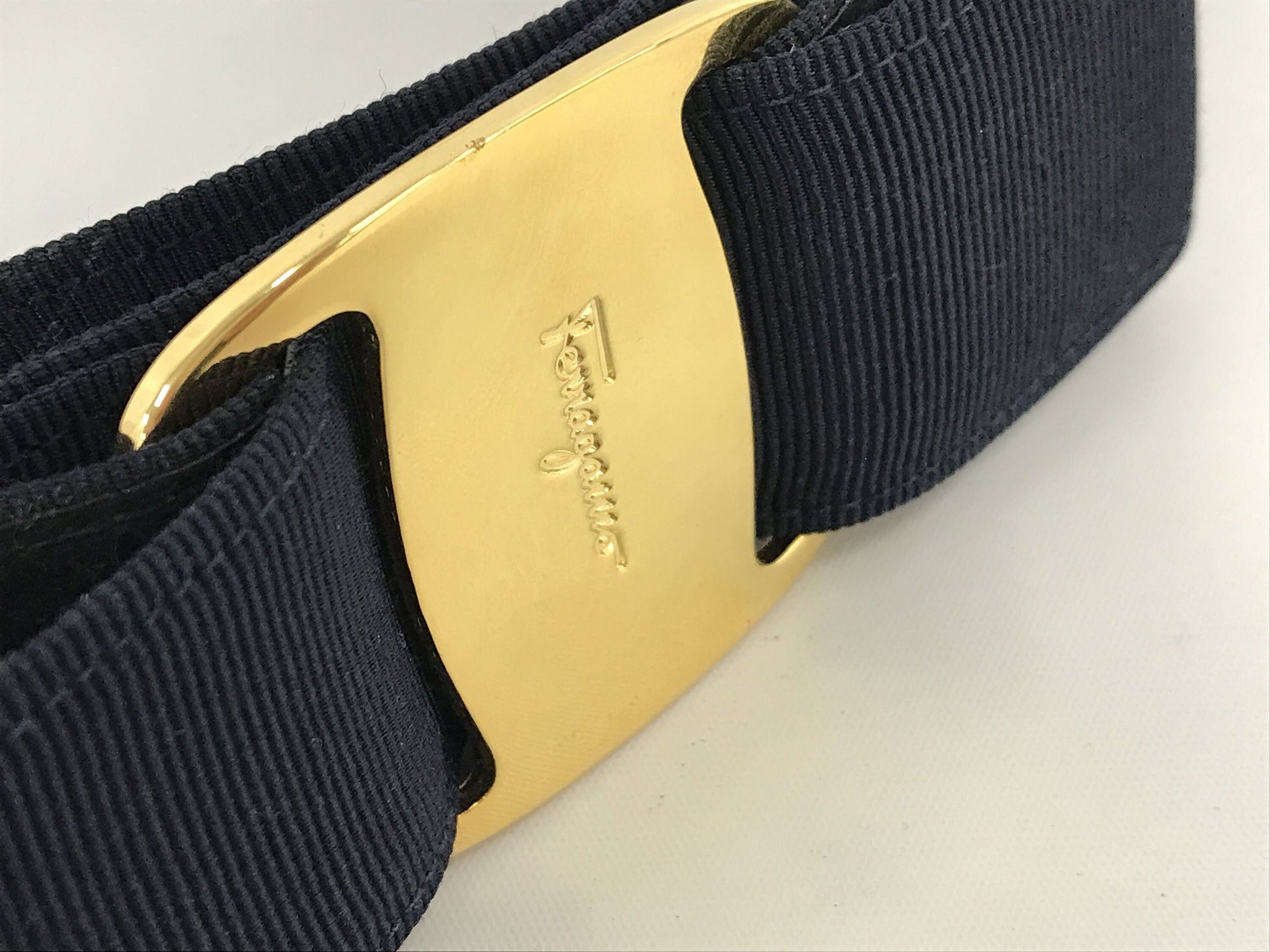 FERRAGAMO VINTAGE, 100% Authentic Genuine Bow Waist Belt, Black, Great Condition