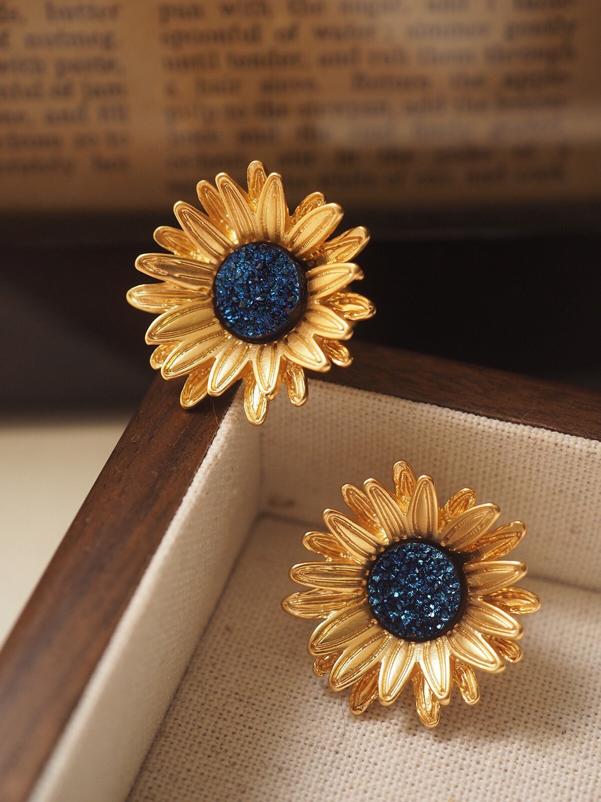 EUROPEAN VINTAGE 100% Authentic Genuine, Sunflower Clip On Earrings in Gold and Black