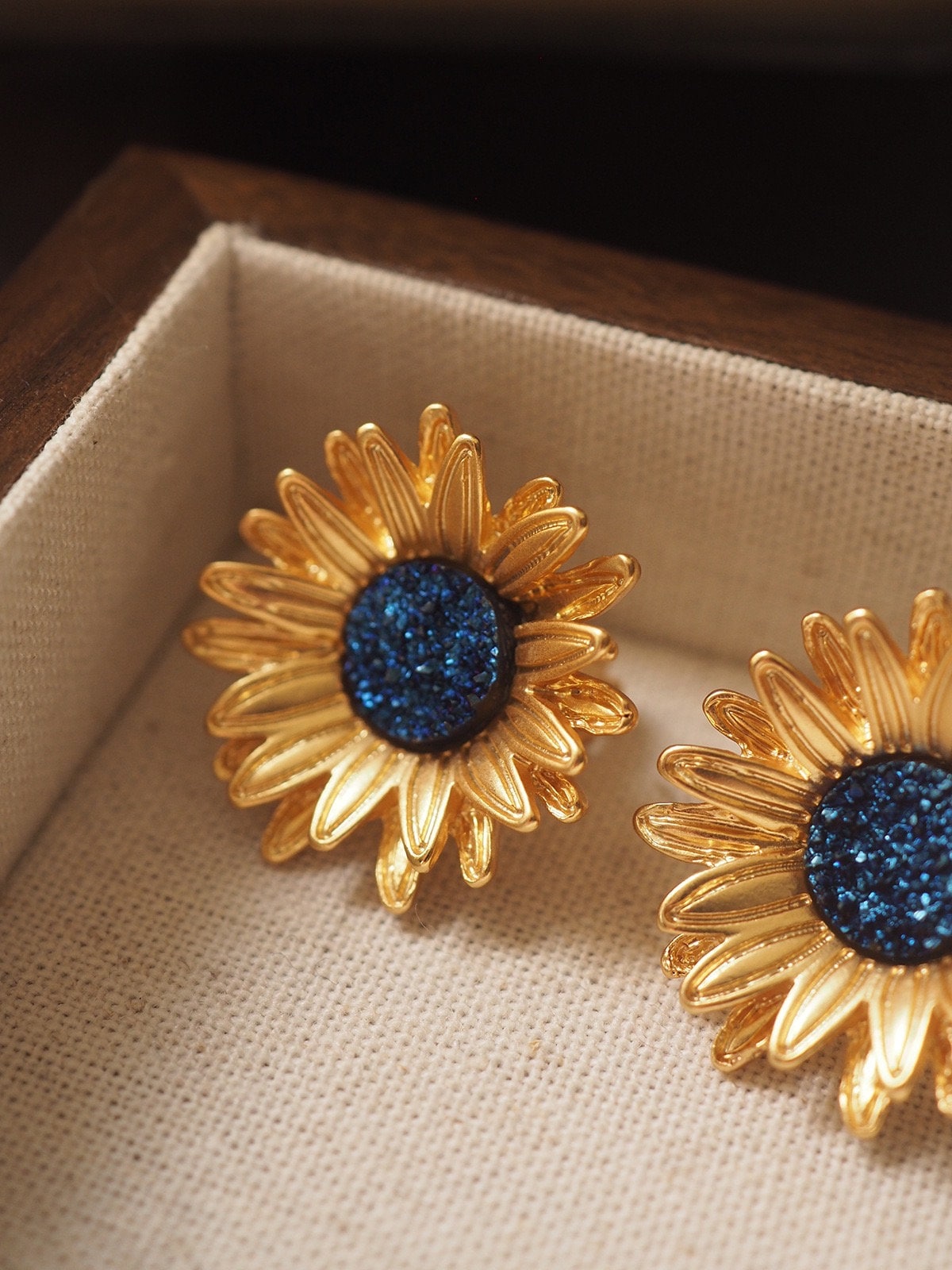 EUROPEAN VINTAGE 100% Authentic Genuine, Sunflower Clip On Earrings in Gold and Black