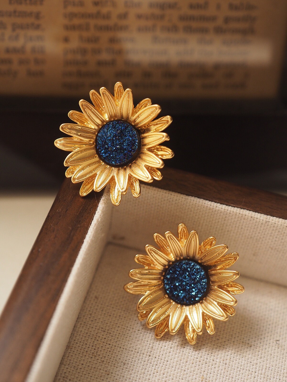 EUROPEAN VINTAGE 100% Authentic Genuine, Sunflower Clip On Earrings in Gold and Black