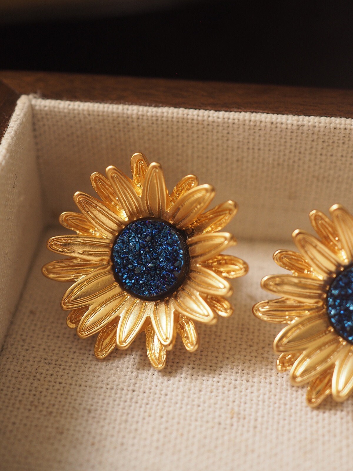 EUROPEAN VINTAGE 100% Authentic Genuine, Sunflower Clip On Earrings in Gold and Black