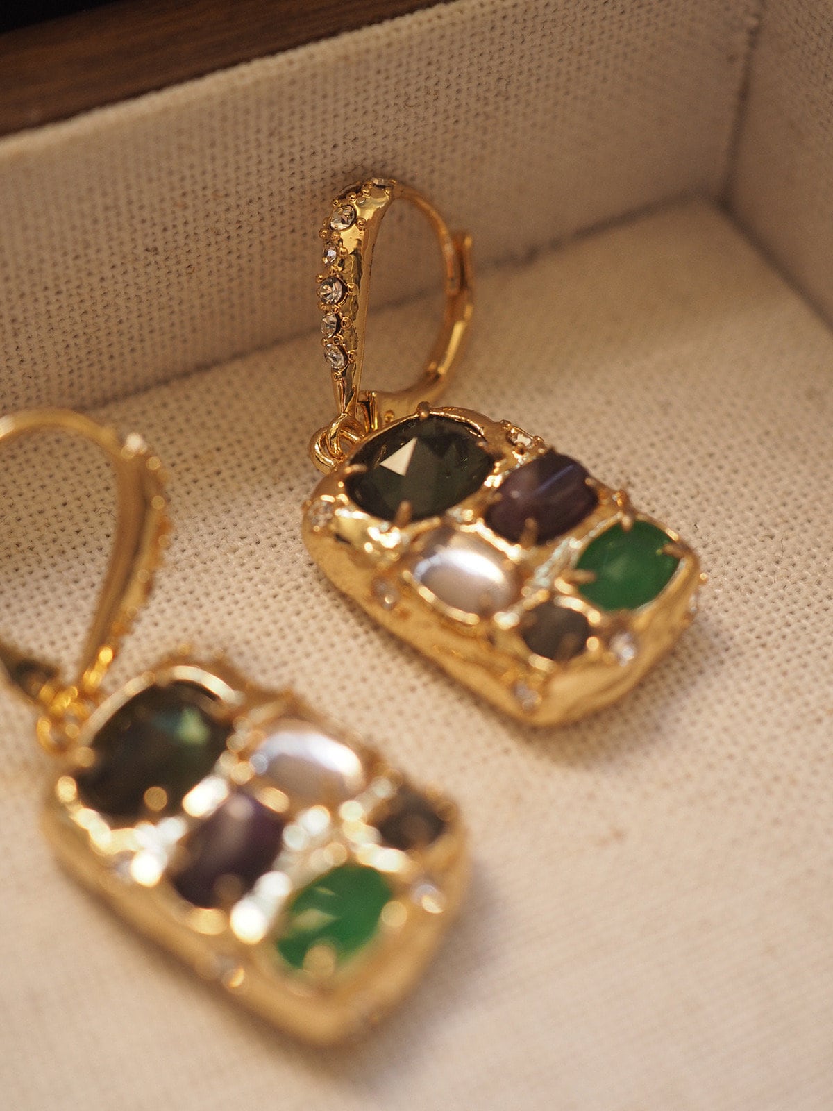 ALEXIS BITTAR VINTAGE 100% Authentic Genuine, Rectangle-shape Multi Natural Stones Clip On Earrings in Gold, 1990's