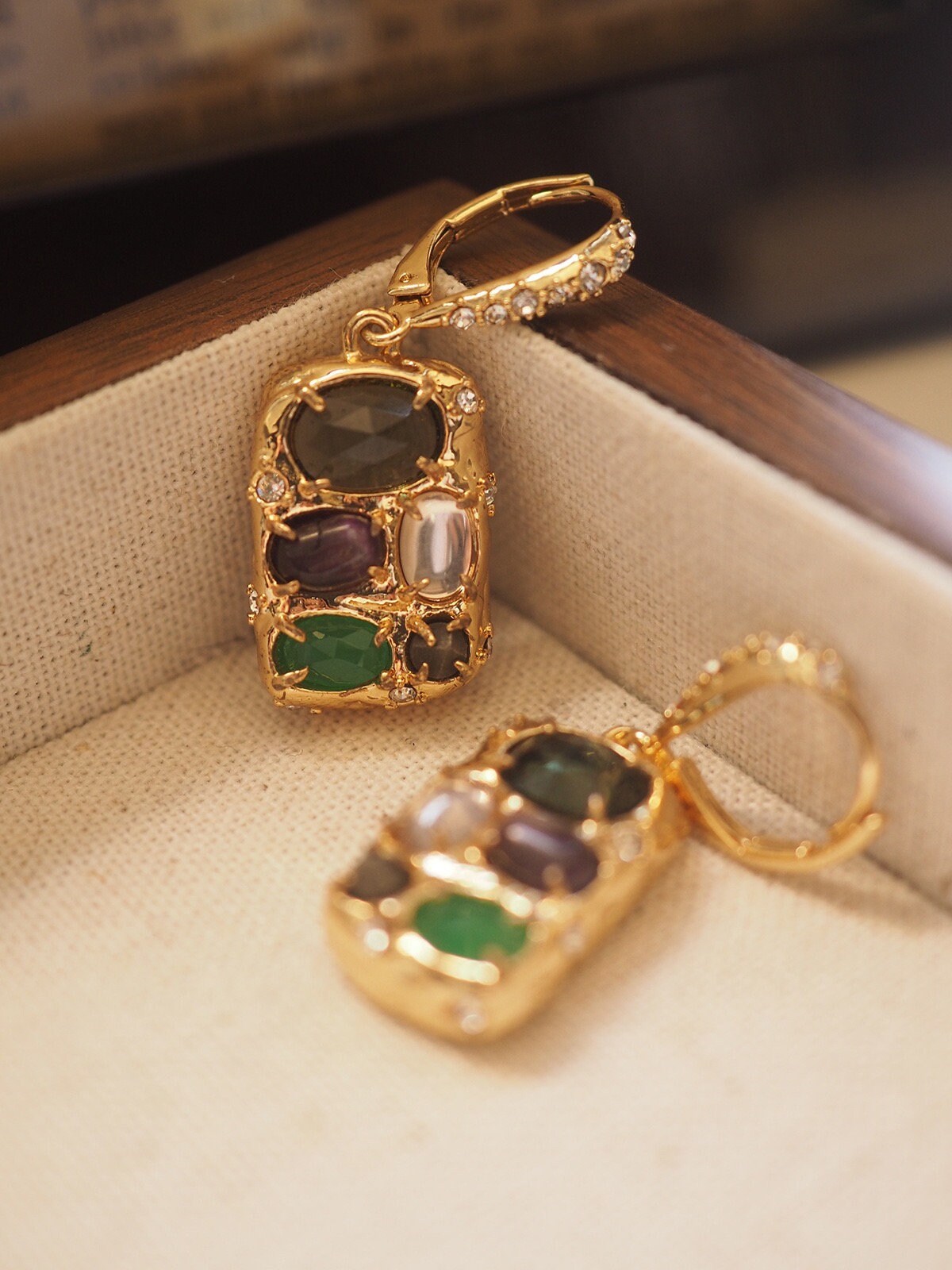 ALEXIS BITTAR VINTAGE 100% Authentic Genuine, Rectangle-shape Multi Natural Stones Clip On Earrings in Gold, 1990's