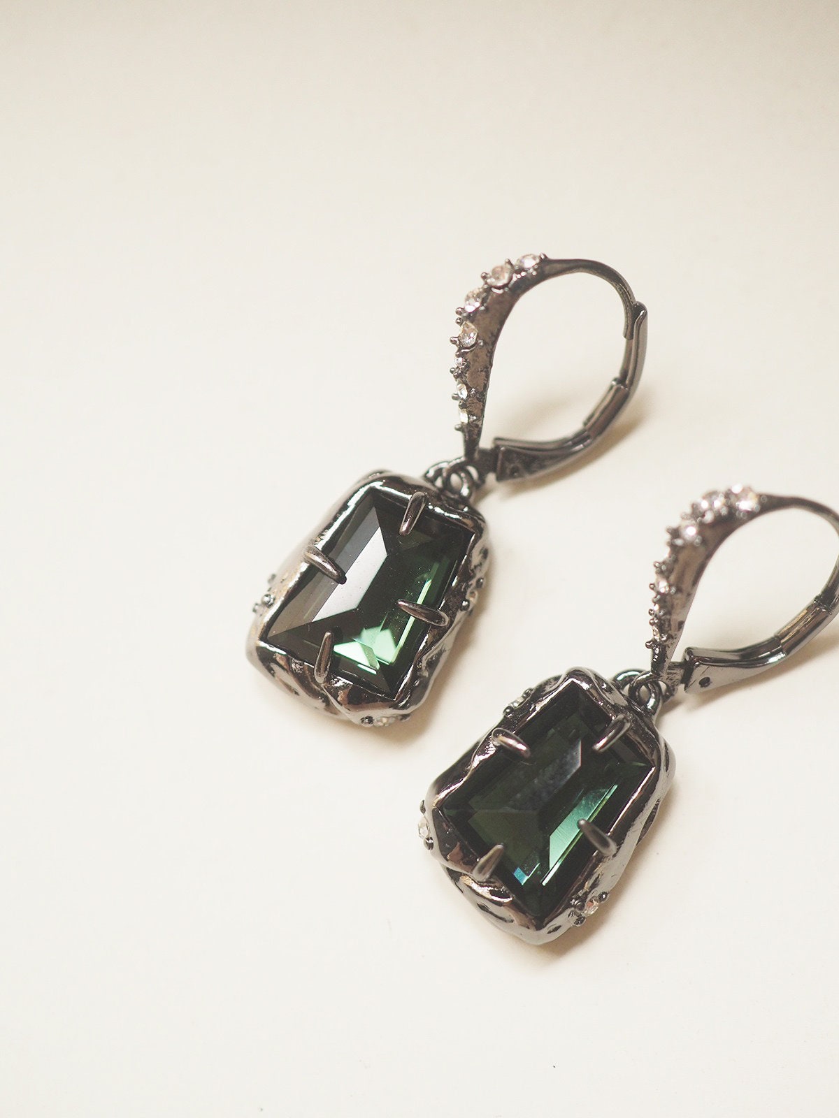 ALEXIS BITTAR VINTAGE 100% Authentic Genuine, Geometric Natural Stones Earrings in Green with Dark Metal Colour, 1990's