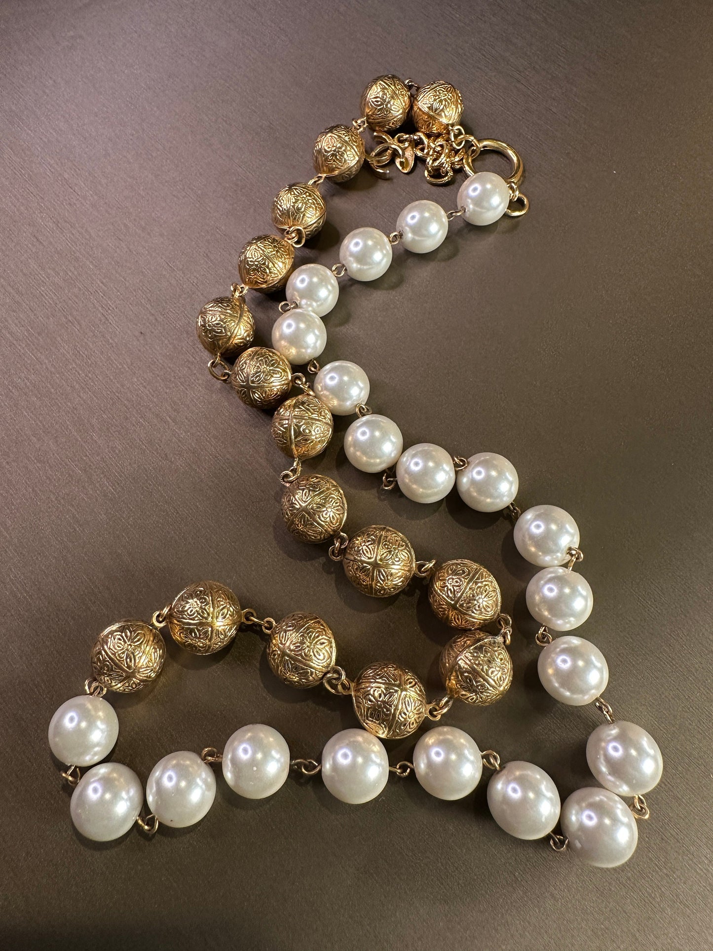 CHANEL VINTAGE 100% Authentic Genuine Faux Pearl Necklace, Gold Plated Metal, 1990's, Great Condition