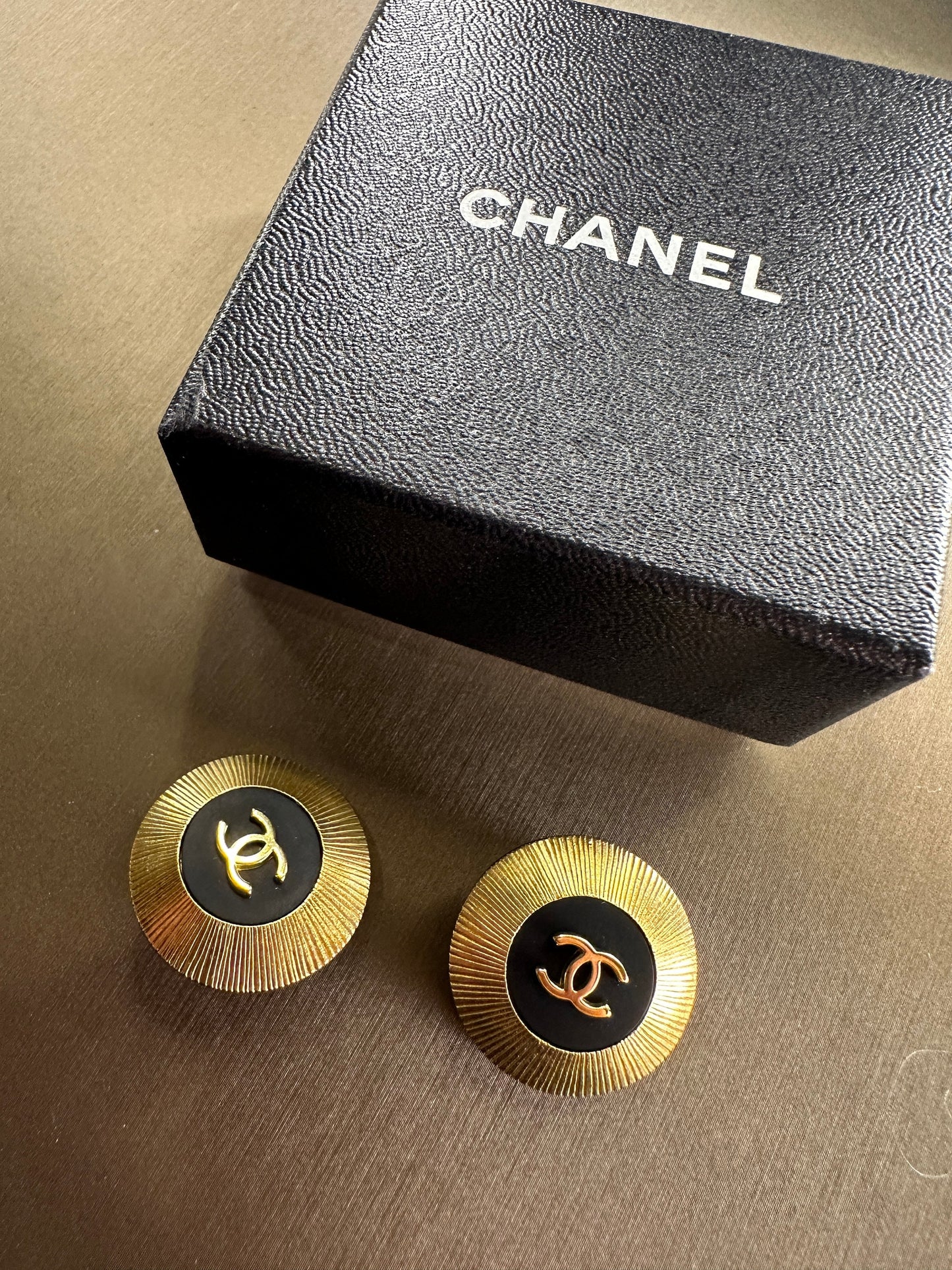 CHANEL VINTAGE 100% Authentic Genuine Clip On Logo Earrings in Gold and Black, with Box, 1995, Made in France