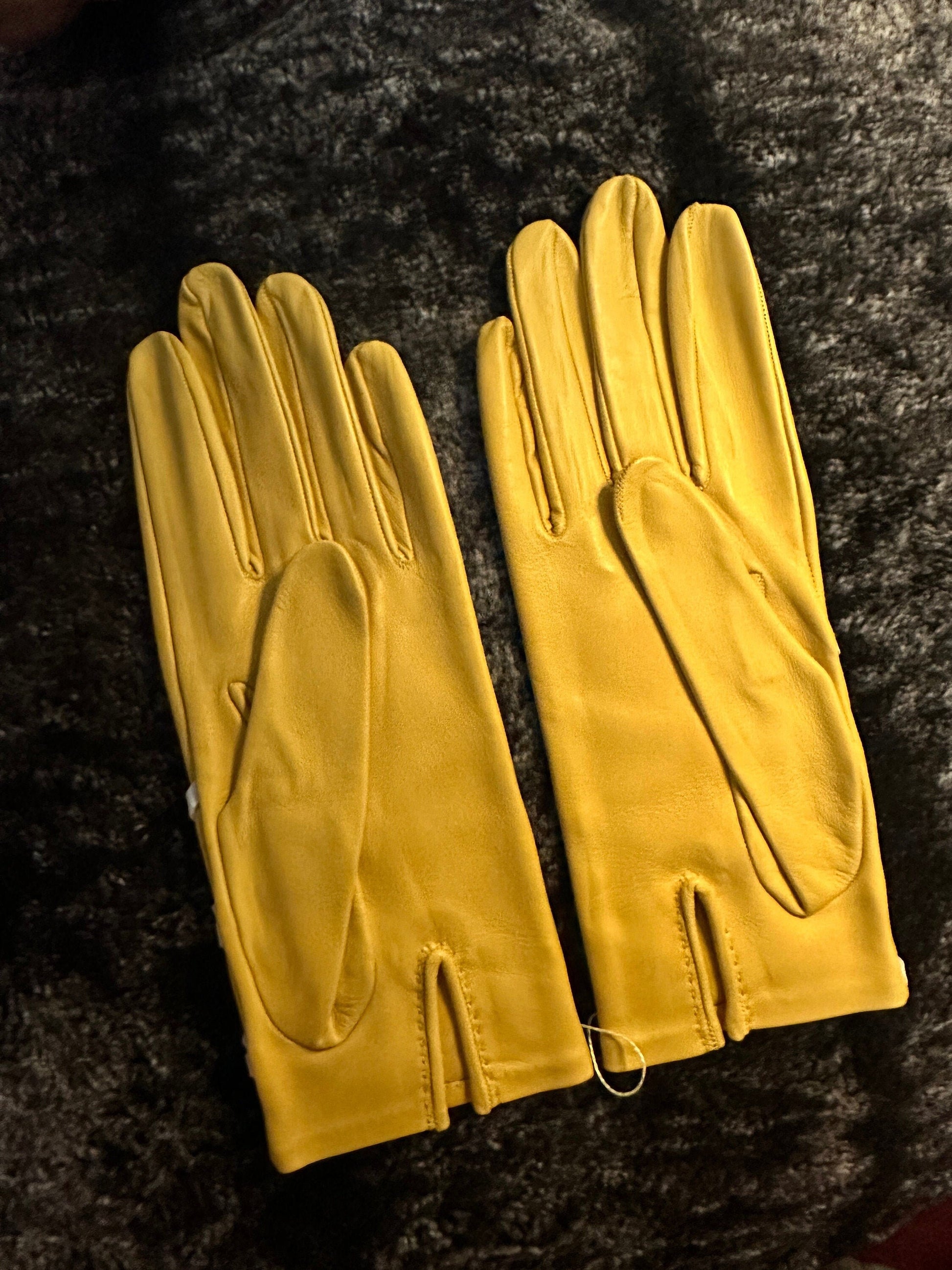 HERMES VINTAGE 100% Genuine Lamb Skin Gloves, Yellow, Great Condition, Grade AB