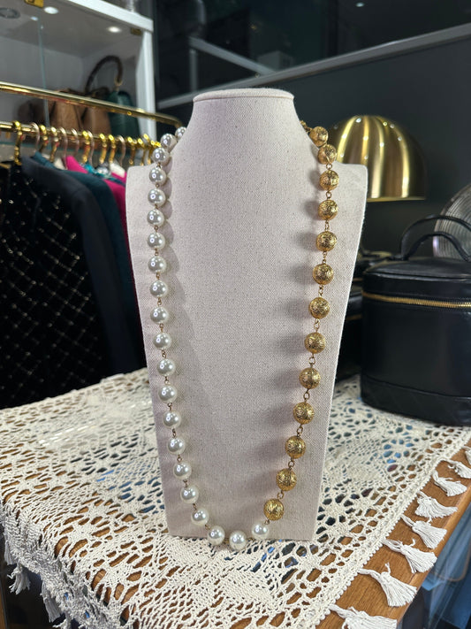 CHANEL VINTAGE 100% Authentic Genuine Faux Pearl Necklace, Gold Plated Metal, 1990's, Great Condition