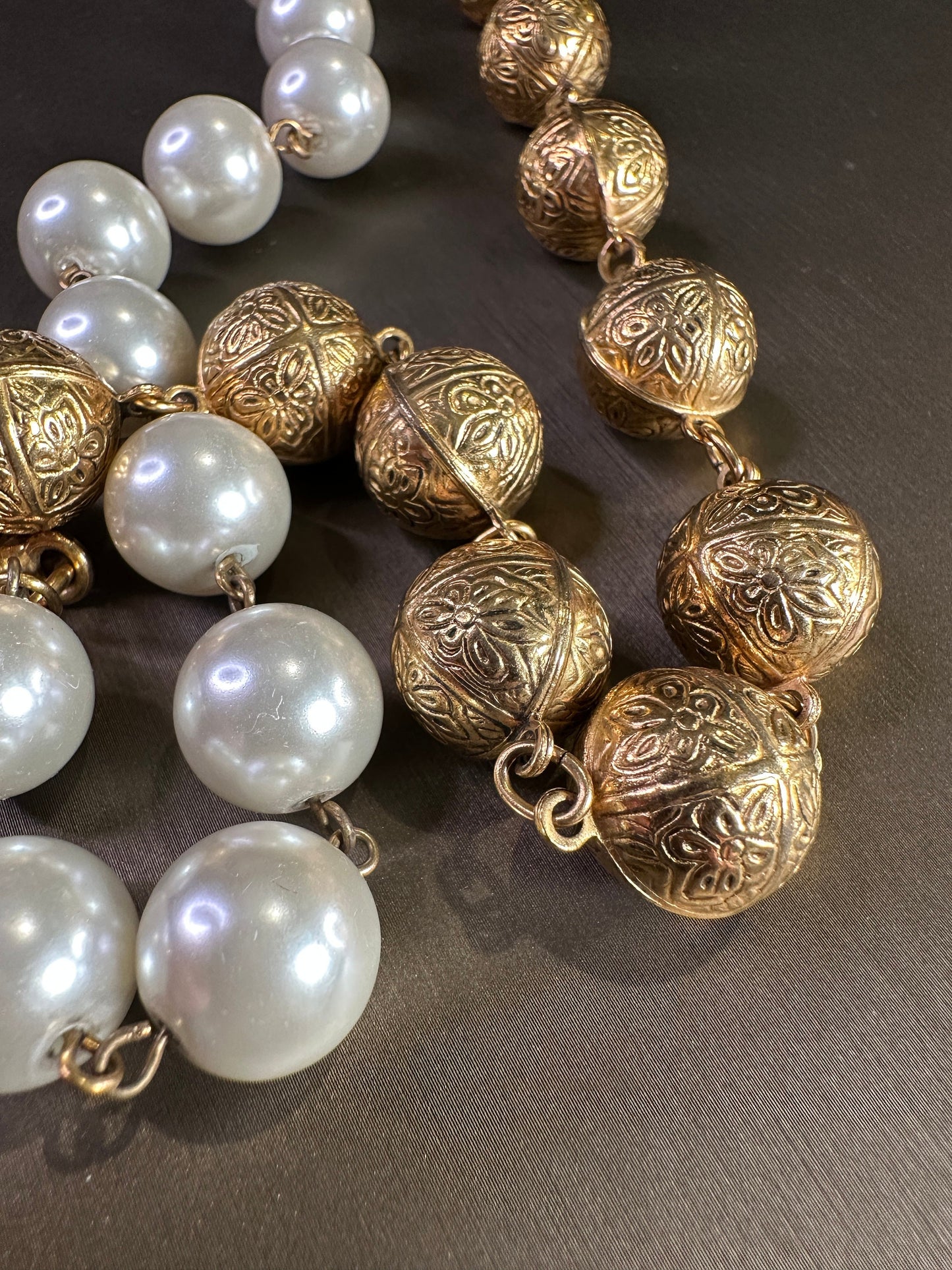 CHANEL VINTAGE 100% Authentic Genuine Faux Pearl Necklace, Gold Plated Metal, 1990's, Great Condition