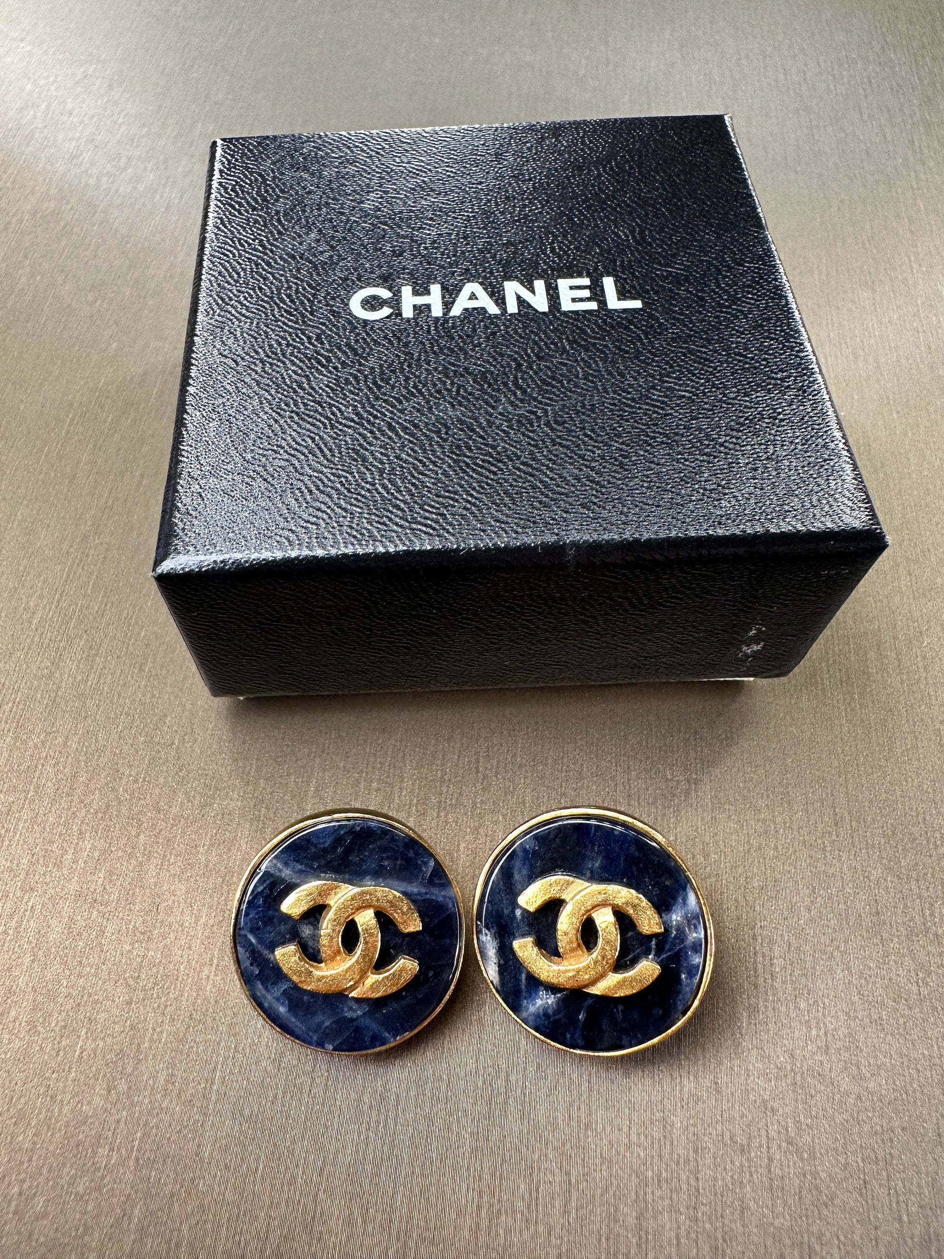 CHANEL VINTAGE 100% Authentic Genuine Clip On Logo Earrings in Gold with Natural Stone in Deep Blue, 1995, Made in France