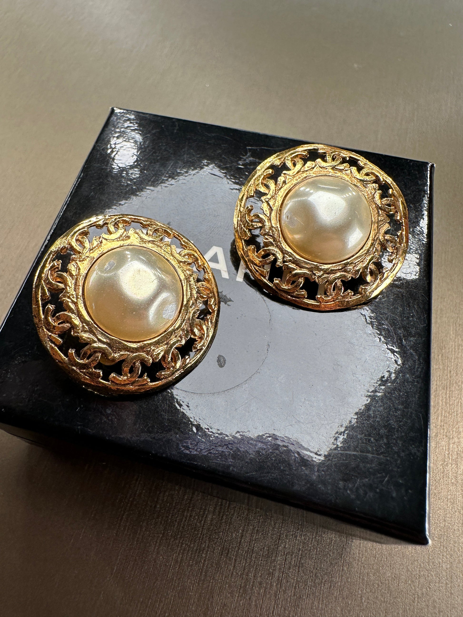 CHANEL VINTAGE 100% Authentic Genuine Faux Pearl Clip On Logo Earrings in Gold, CC Logos All around, with Box, 1984-1992, Made in France